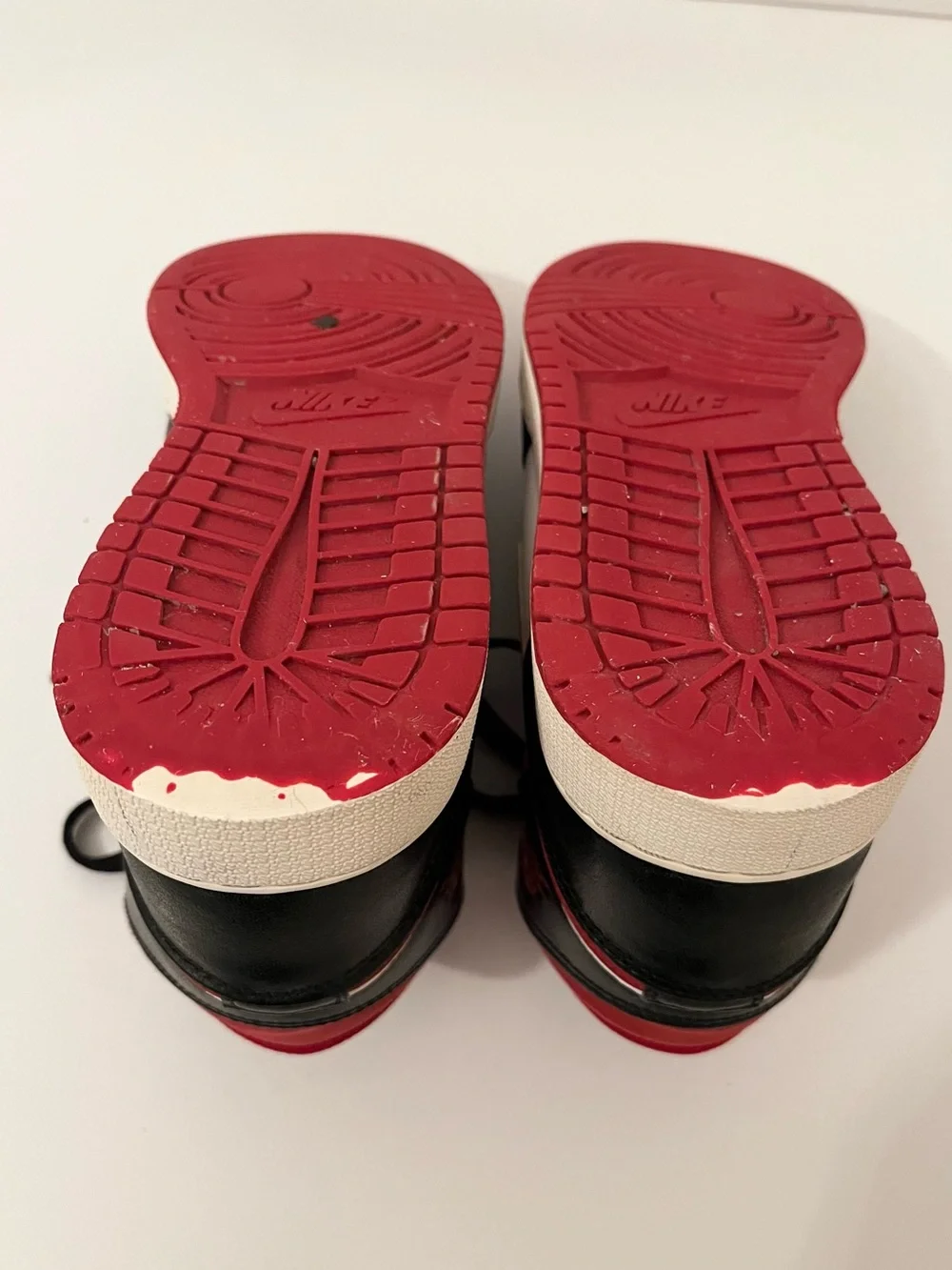 Nike Air Jordan 1 Mid Gym Red Black White Sneakers Youth Size 6Y - Picture 15 of 16